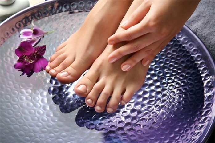 how to choose effective remedies against nail fungus