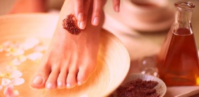 Baths with folk remedies at the first signs of foot fungus